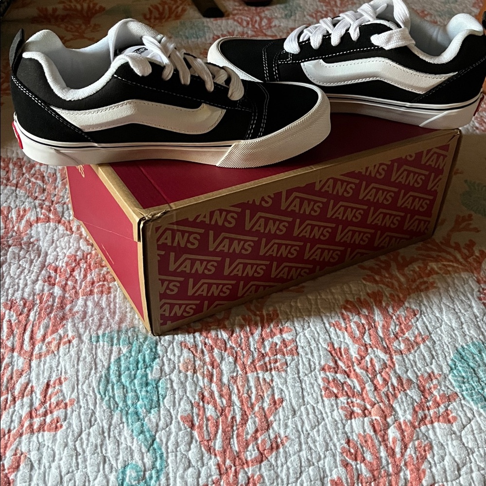 Vans Knu Skool Kids Sneakers - Black and White - Picture 5 of 8